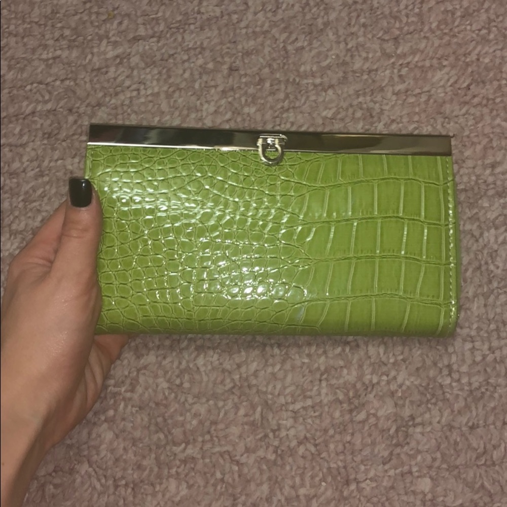 Green wallet